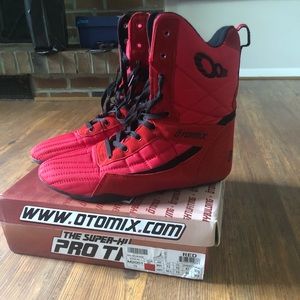 Otomix TKO size 13 Red on black